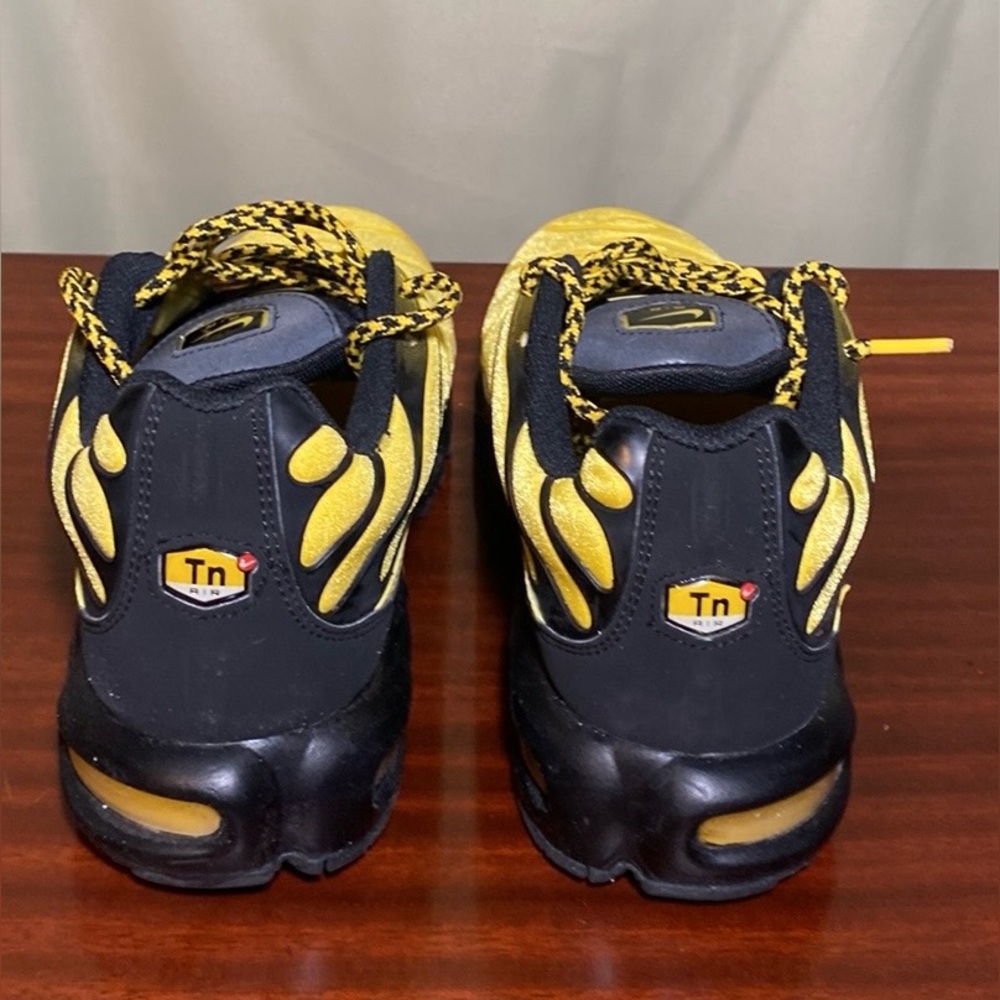 Nike Air Max Plus TN Frequency Pack AV7940-700  Tour Yellow Black White 9.5 - Picture 6 of 8